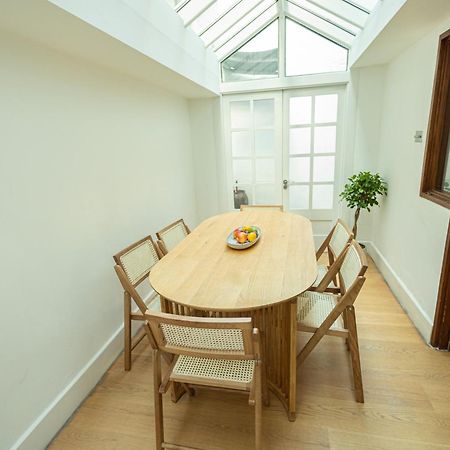 2Bedroom Gem In The Heart Of Kensington London Bagian luar foto