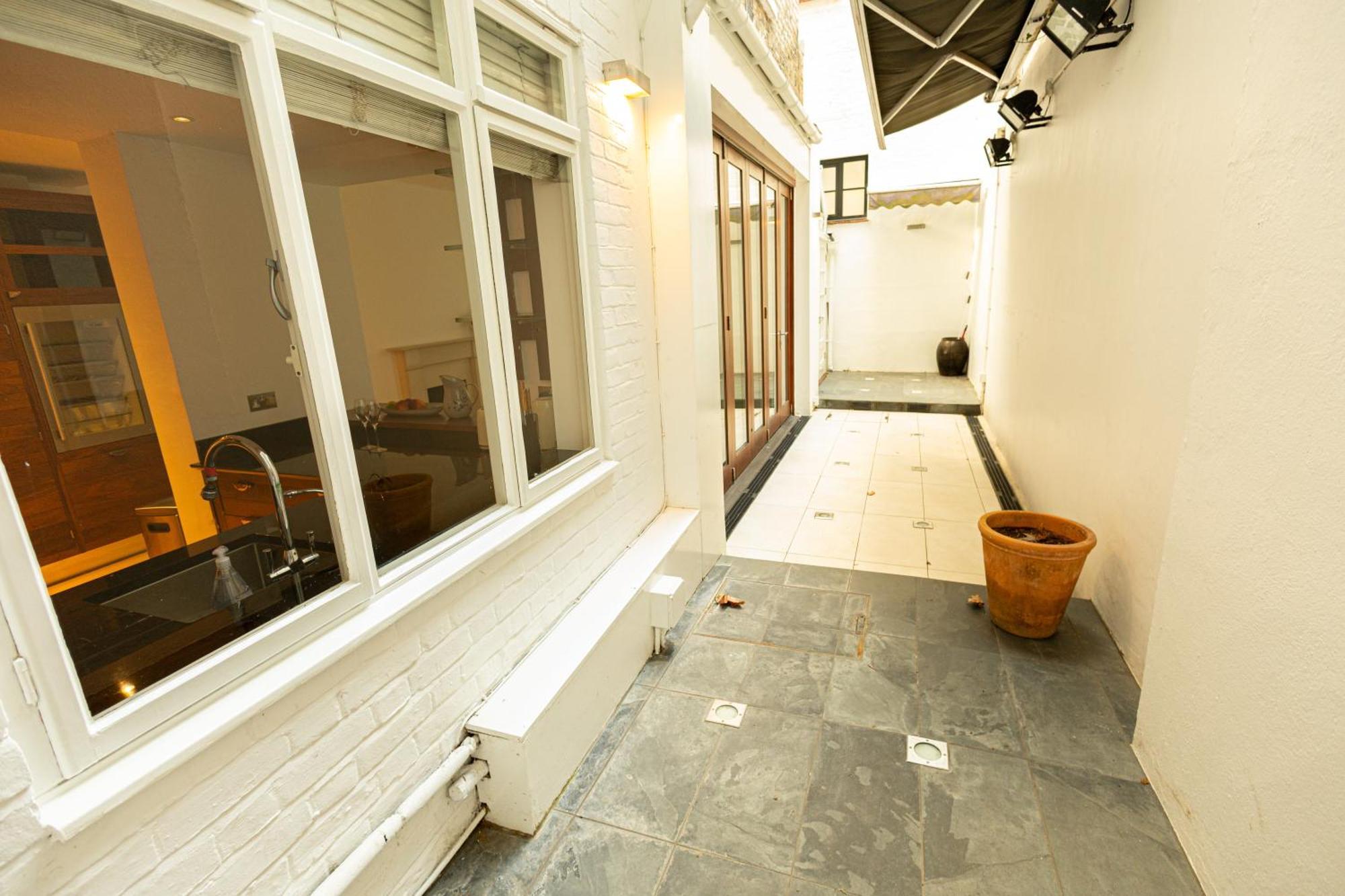 2Bedroom Gem In The Heart Of Kensington London Bagian luar foto